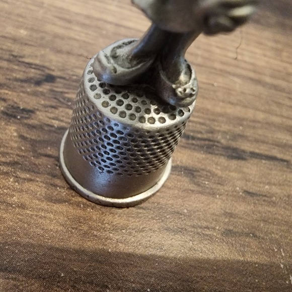 Walt Disney Minnie Mouse Pewter Sewing Thimble‎ Vintage Collectible Figurine - Picture 8 of 8